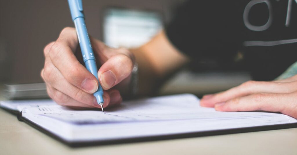 DSE 英文寫作卷（Paper 2）分析與高分攻略（2018-2023）